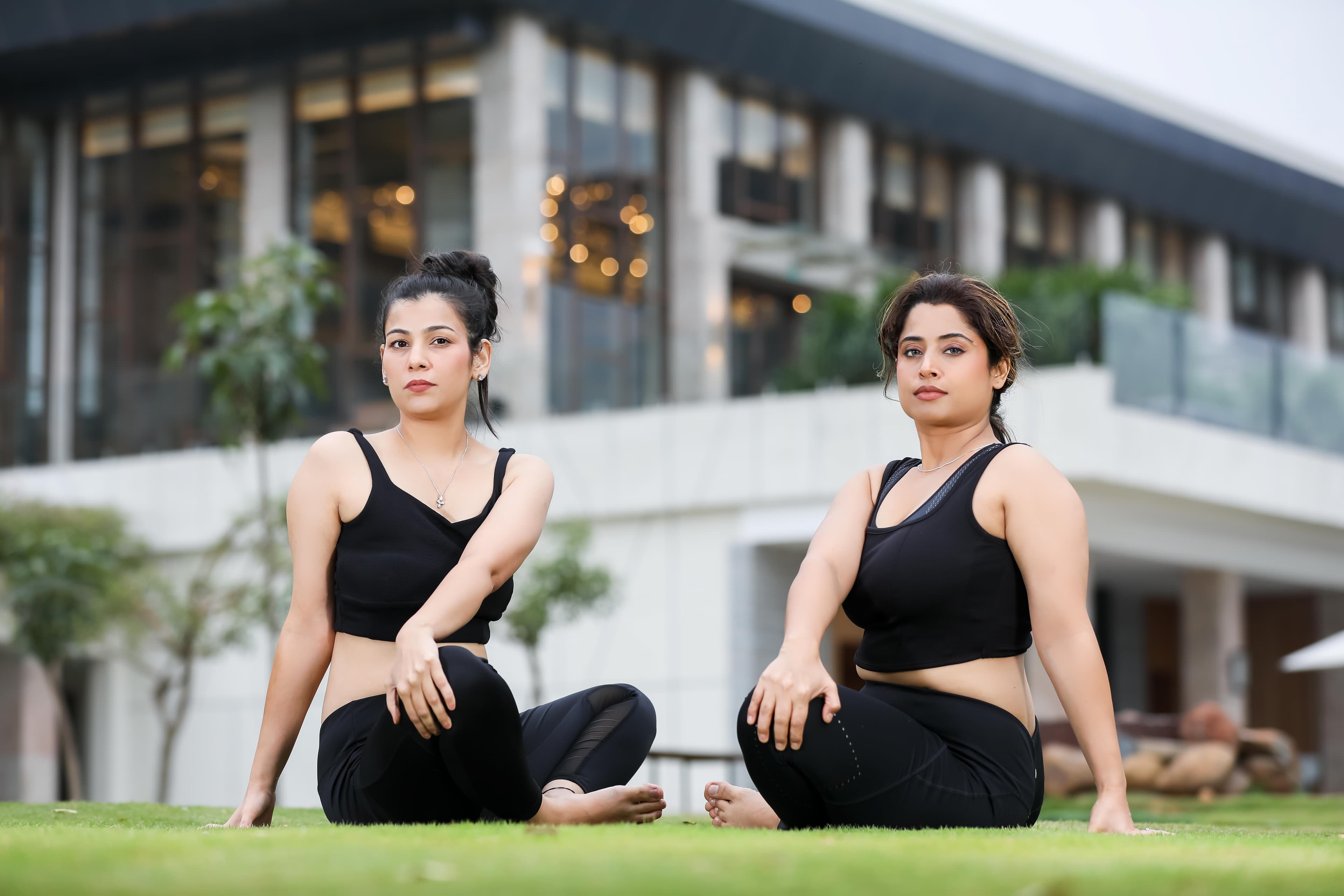 Personne consulte son téléphone avec suivi coaching